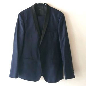 Suit: pants,jacket and shirt with tie